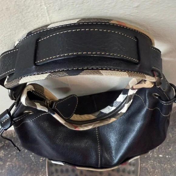 Burberry Brook Black Pebbled Leather Shoulder Bag Nova Check Trim - Picture 6 of 12